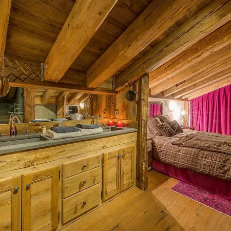 Madame Le Denali Chalet *